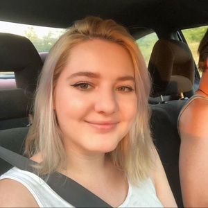 Meet your Posher, Sharlotte